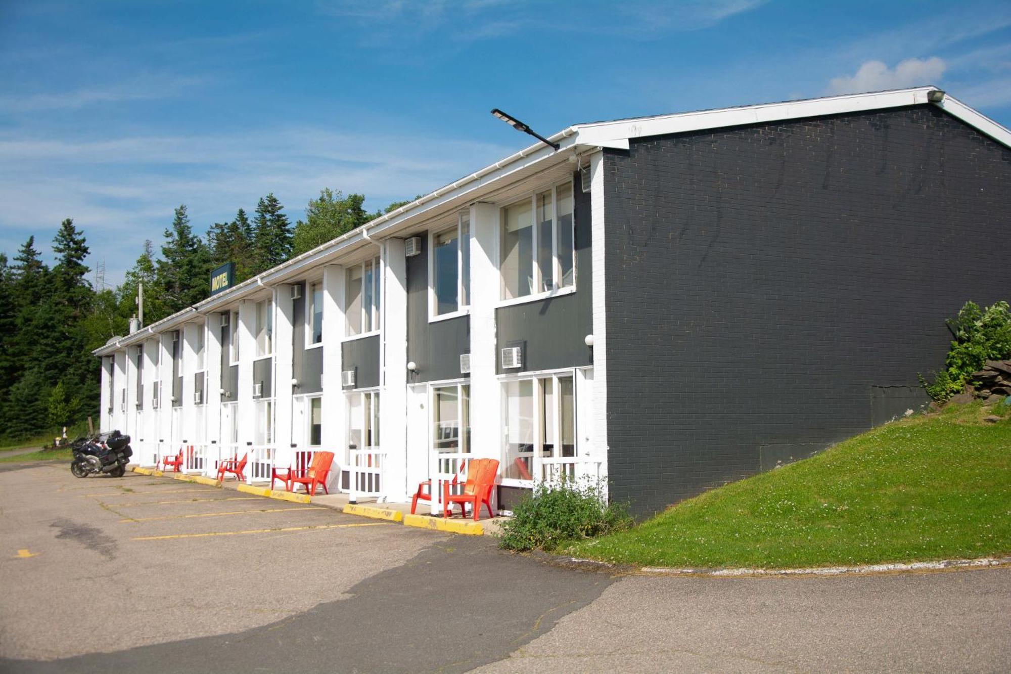Travels Inn Victoria County Boularderie East Exterior photo